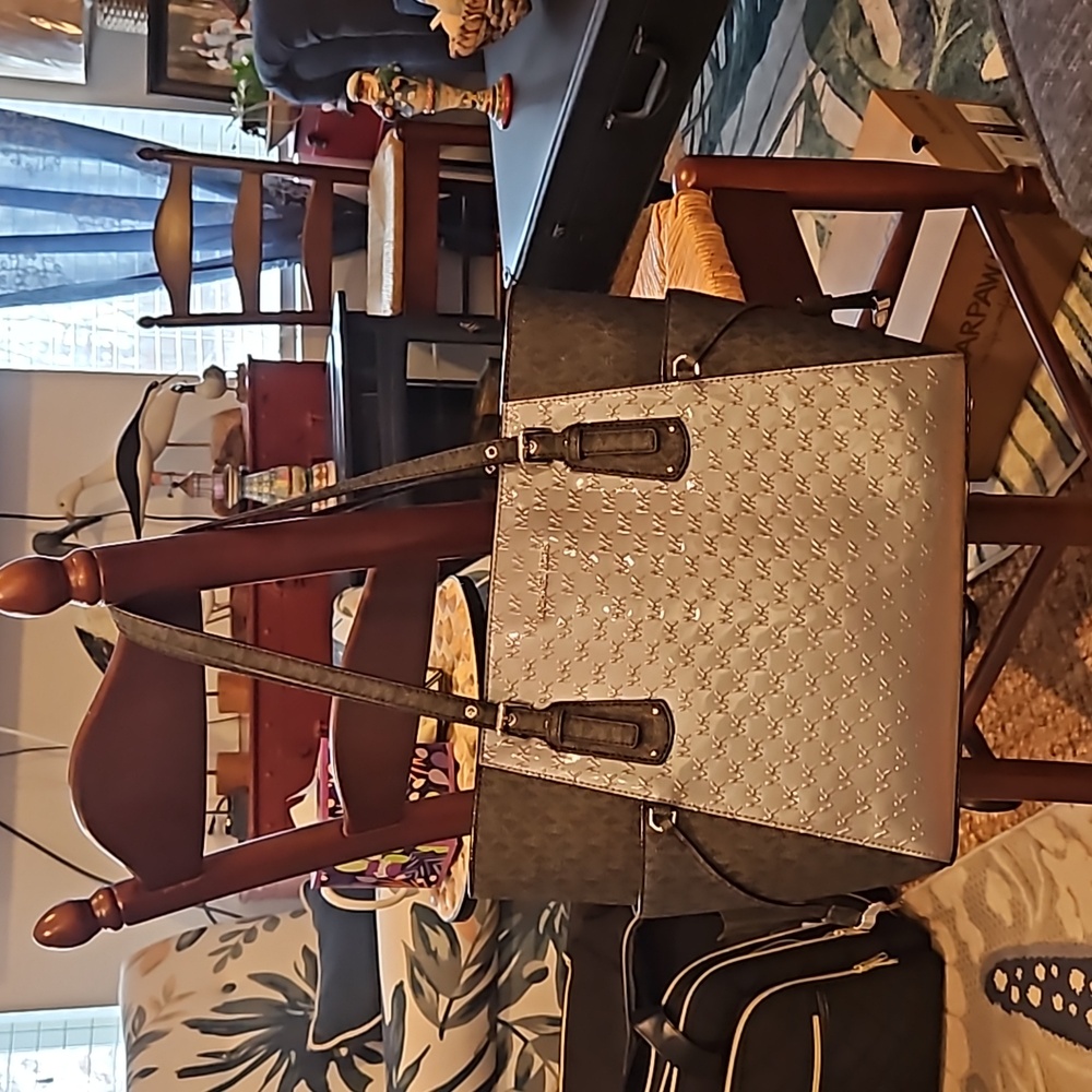 Pre-owned Michael Kors Voyager Travel Tote Heather Gray Patent Leather and Black